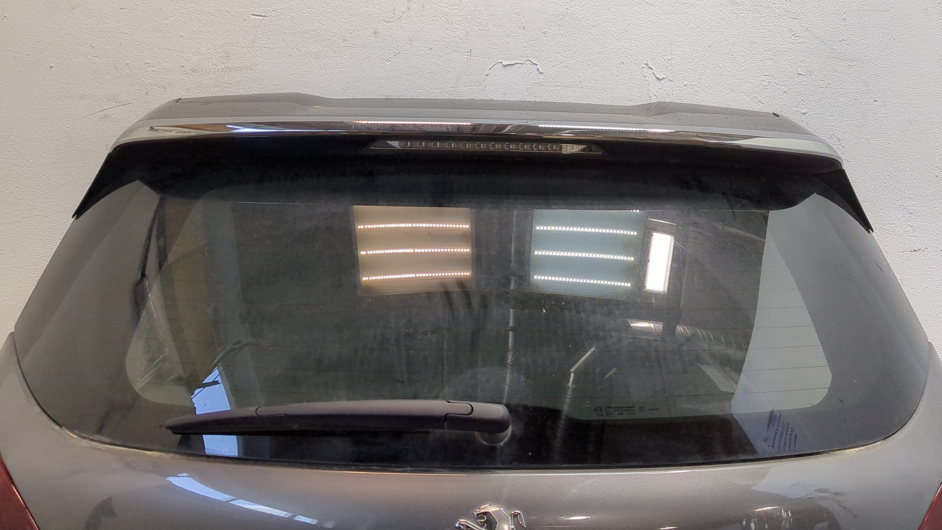 Дверь багажника