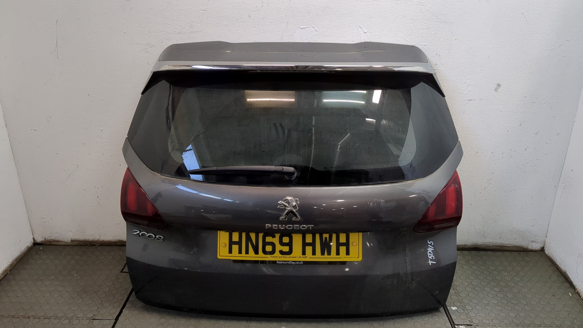 Дверь багажника