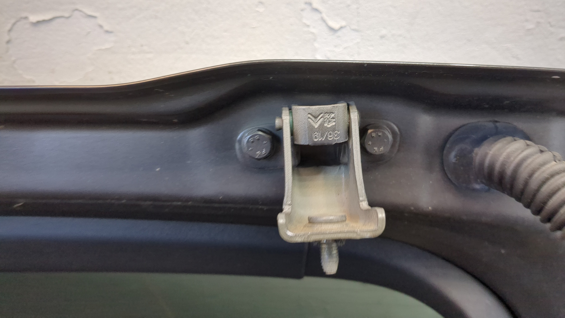 Дверь багажника