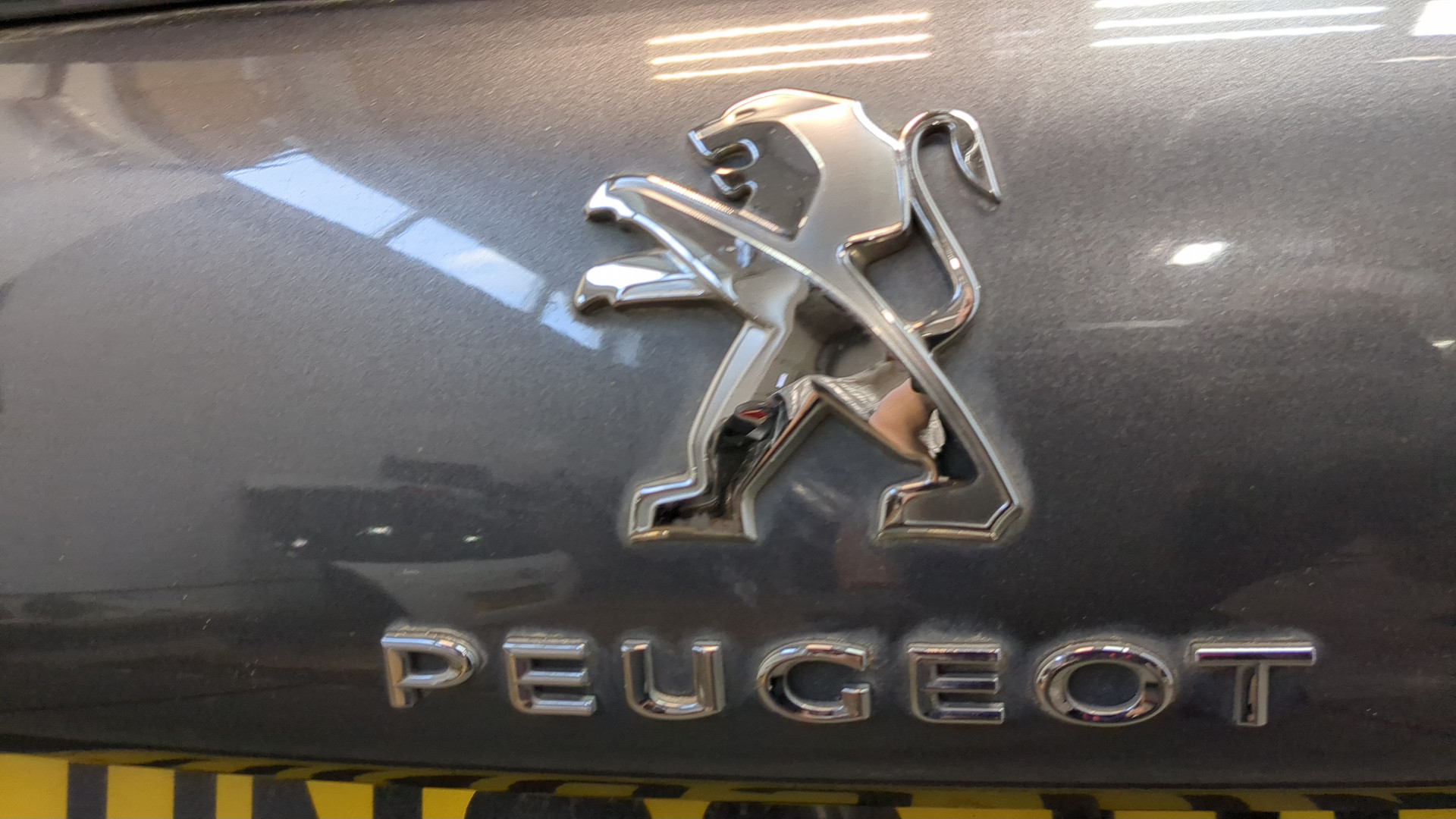 Дверь багажника