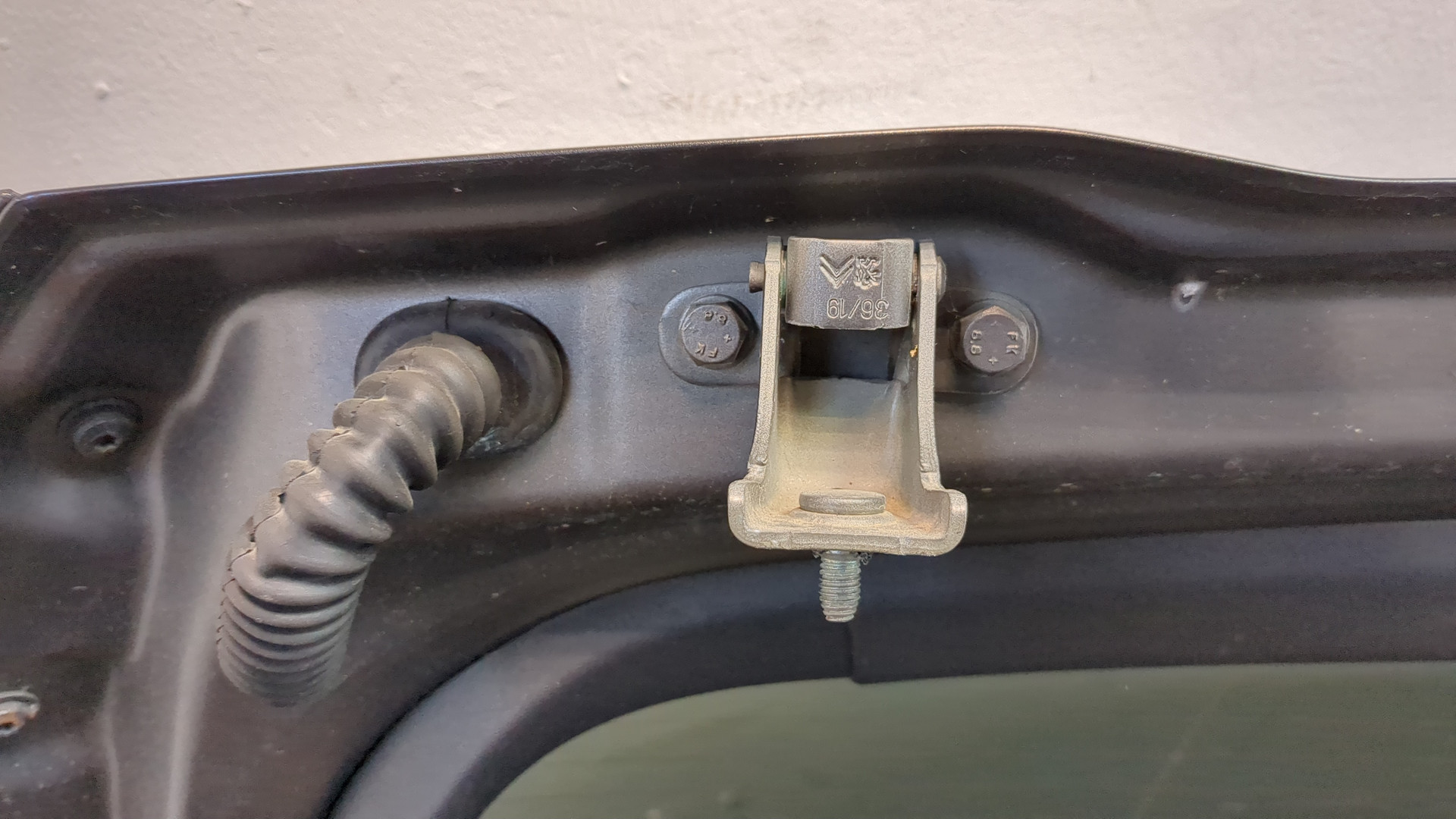 Дверь багажника