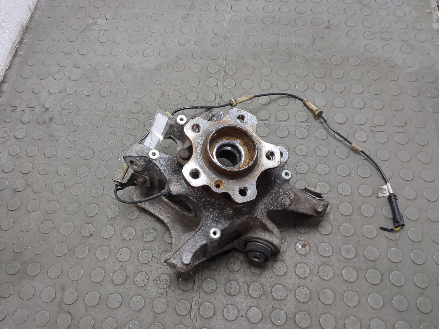 Кулак поворотный задний правый