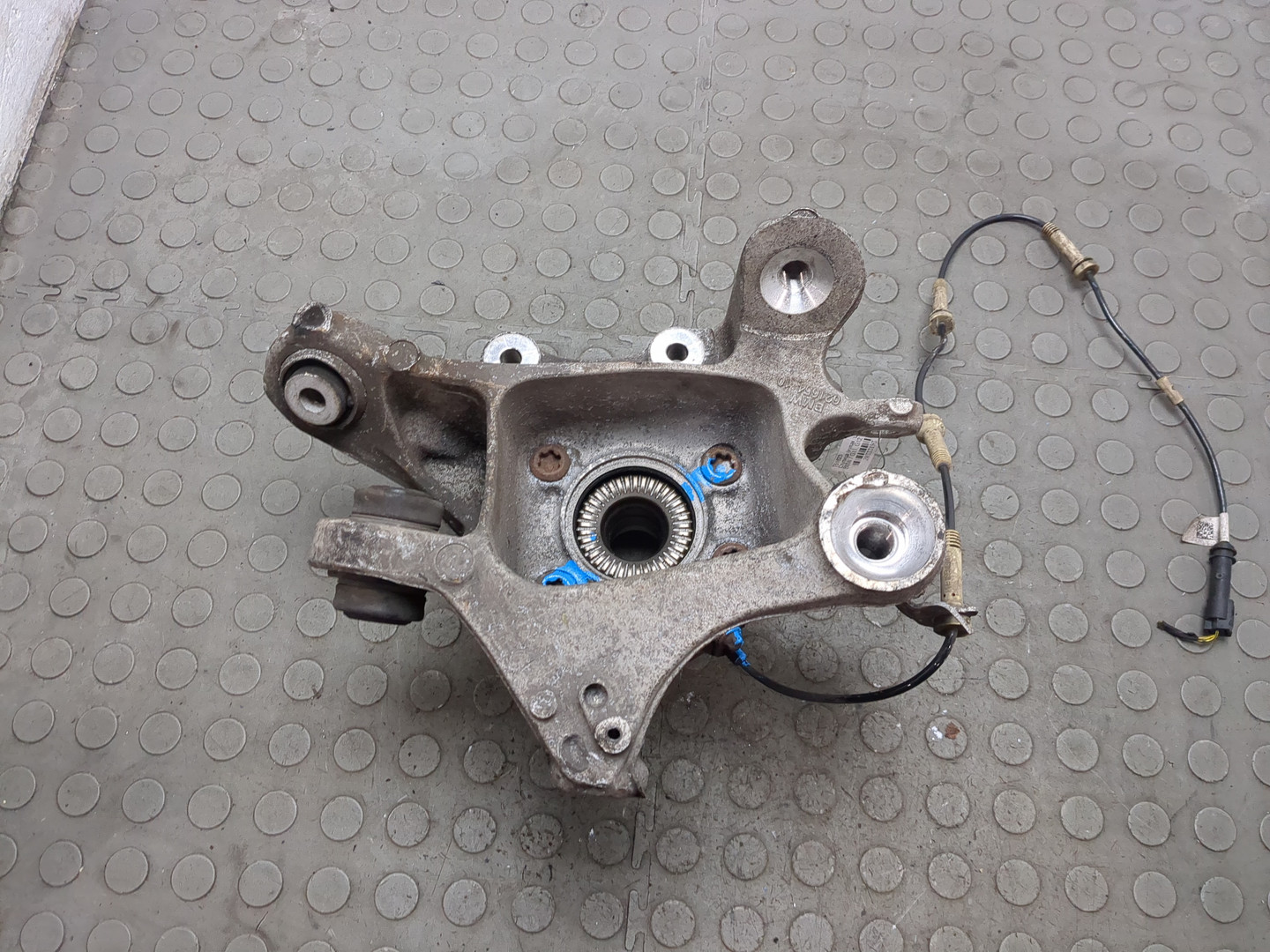 Кулак поворотный задний правый