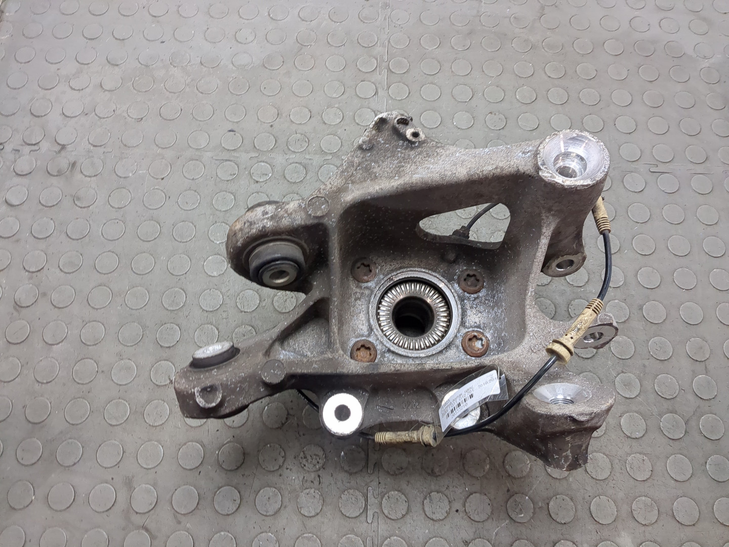 Кулак поворотный задний левый