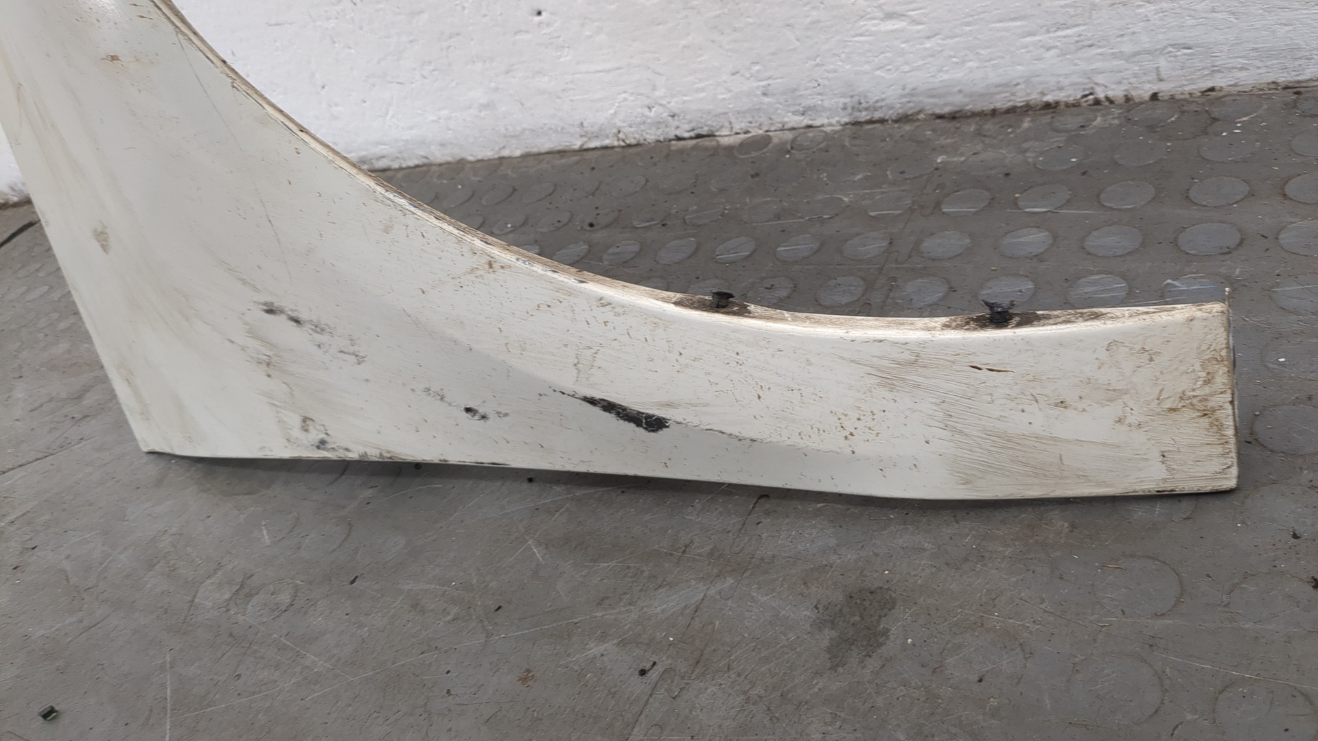 Крыло переднее правое