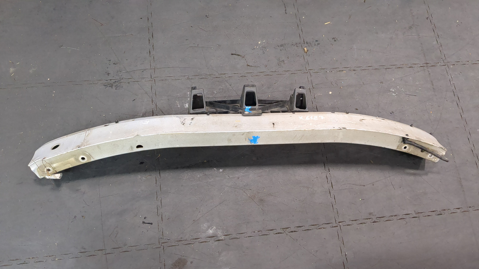 Усилитель переднего бампера