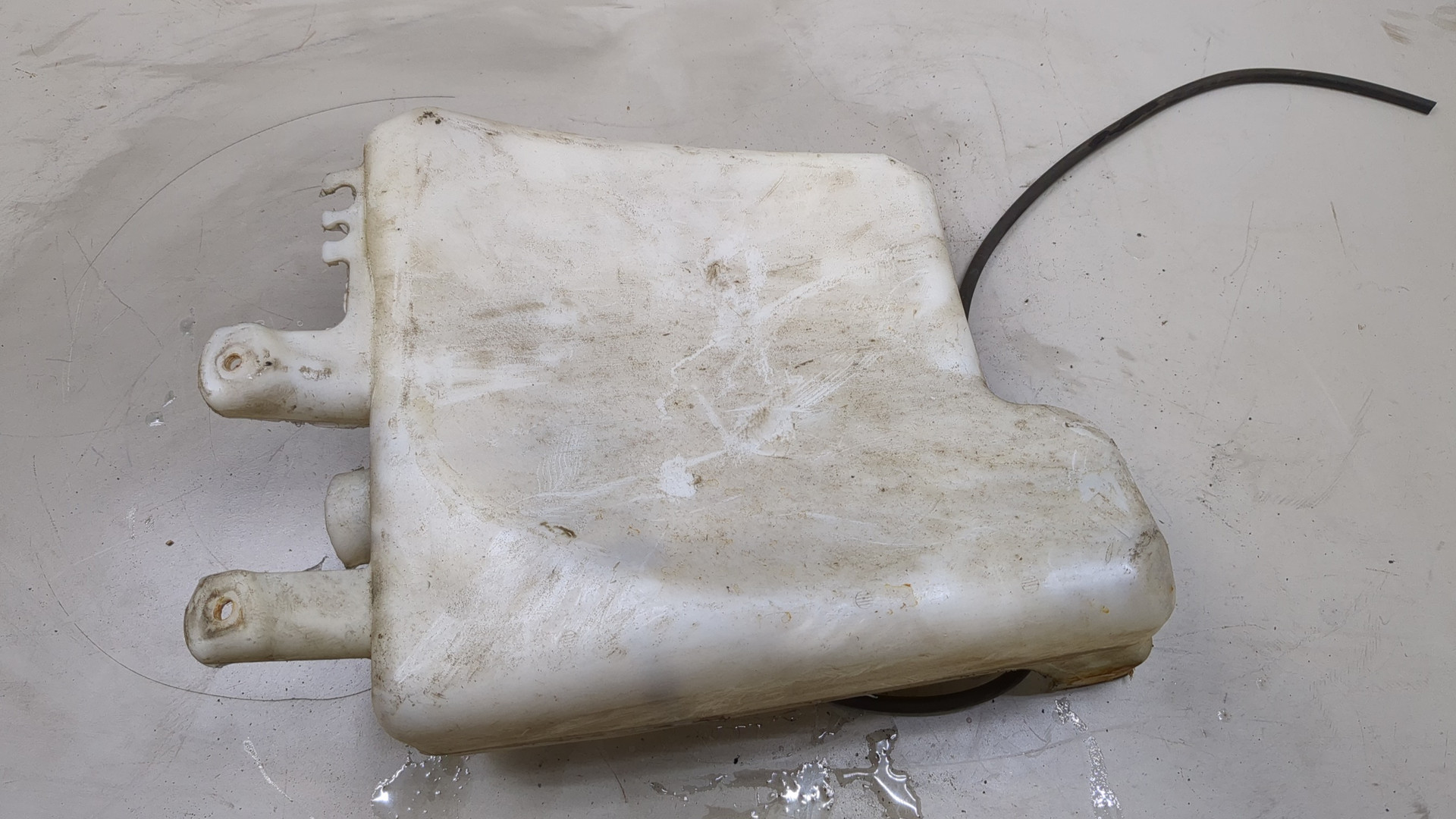 Бачок омывателя лобового стекла