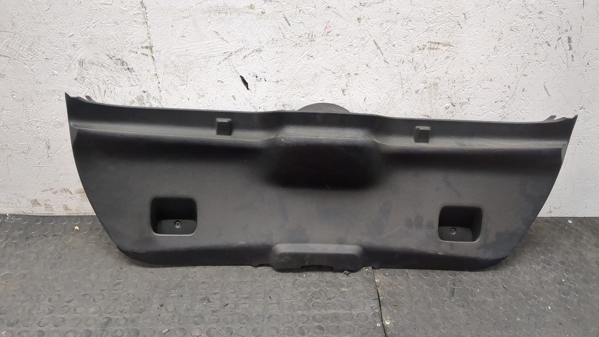 Обшивка двери багажника