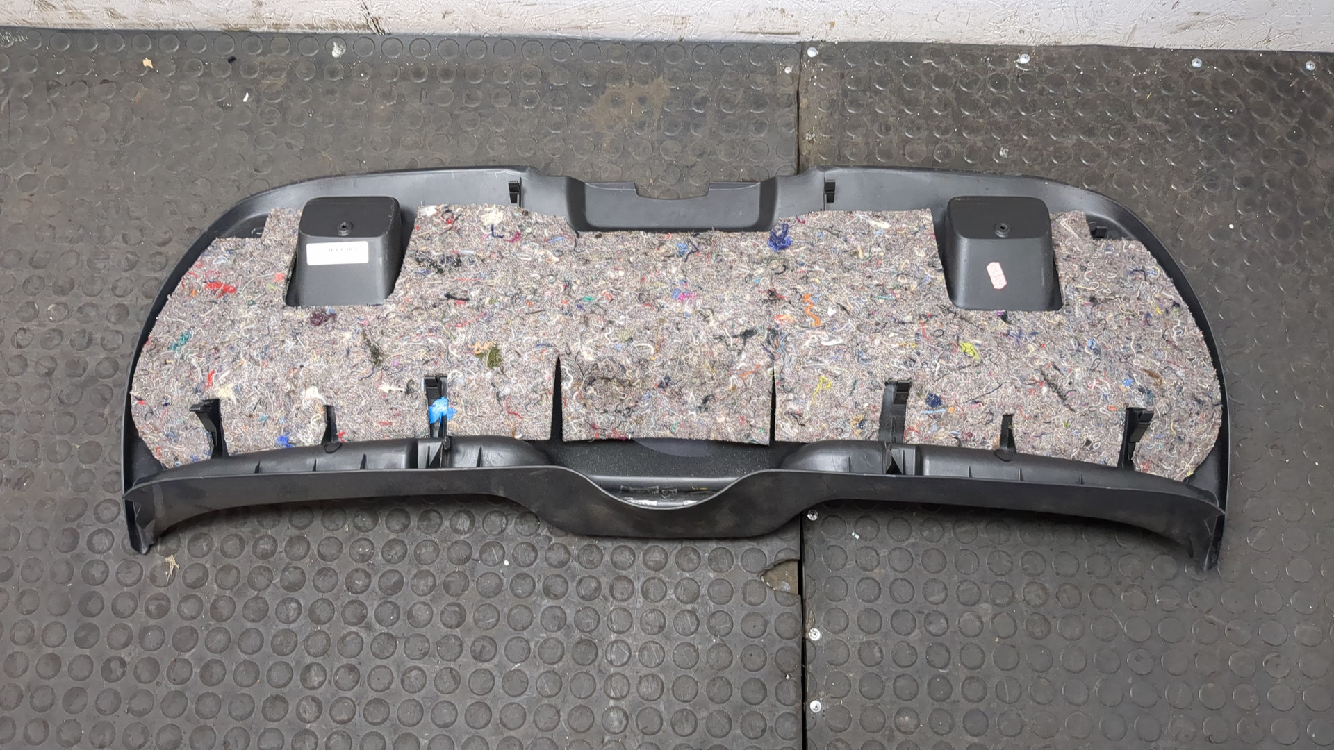 Обшивка двери багажника