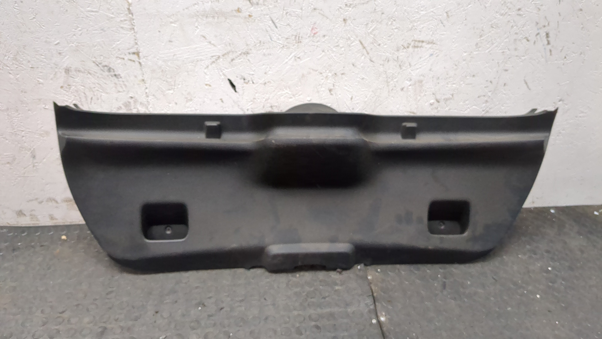 Обшивка двери багажника