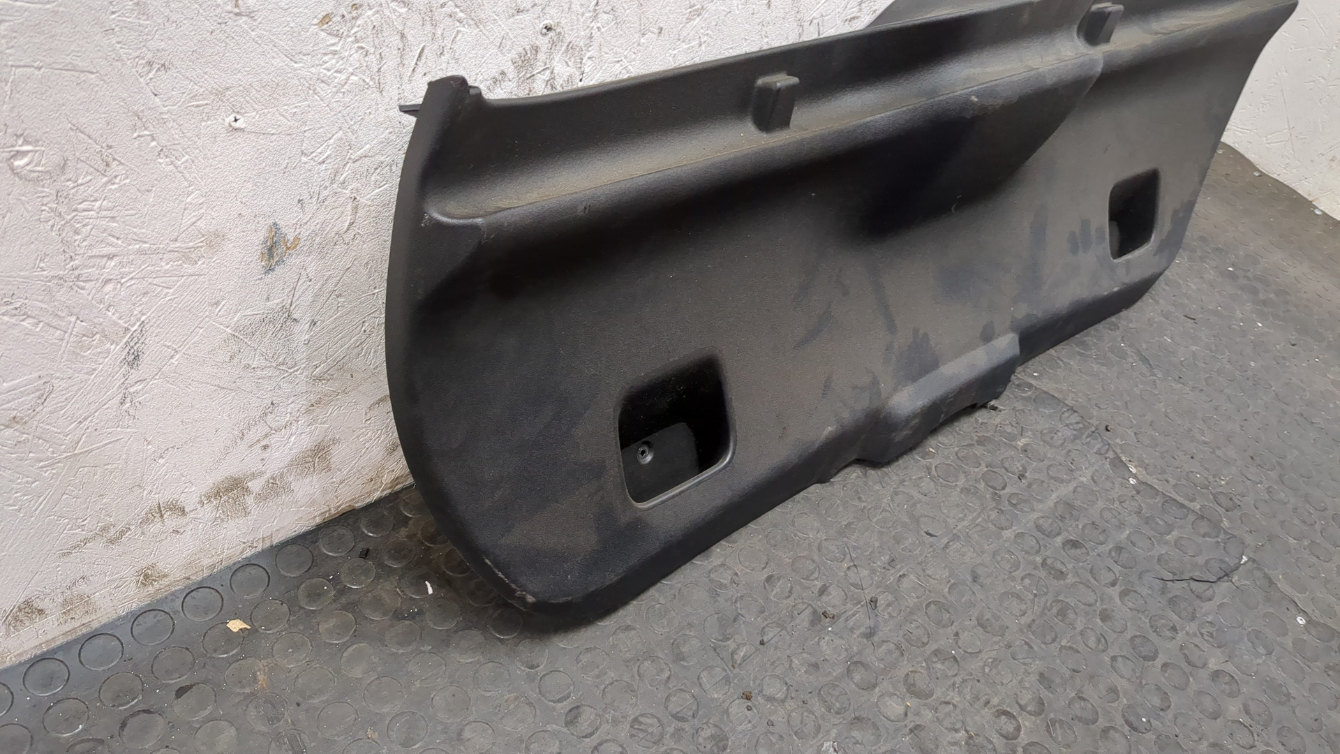 Обшивка двери багажника