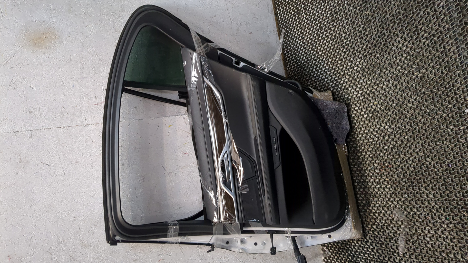 Дверь задняя правая