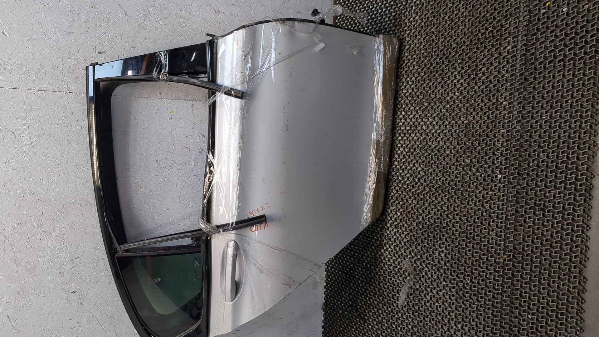 Дверь задняя правая