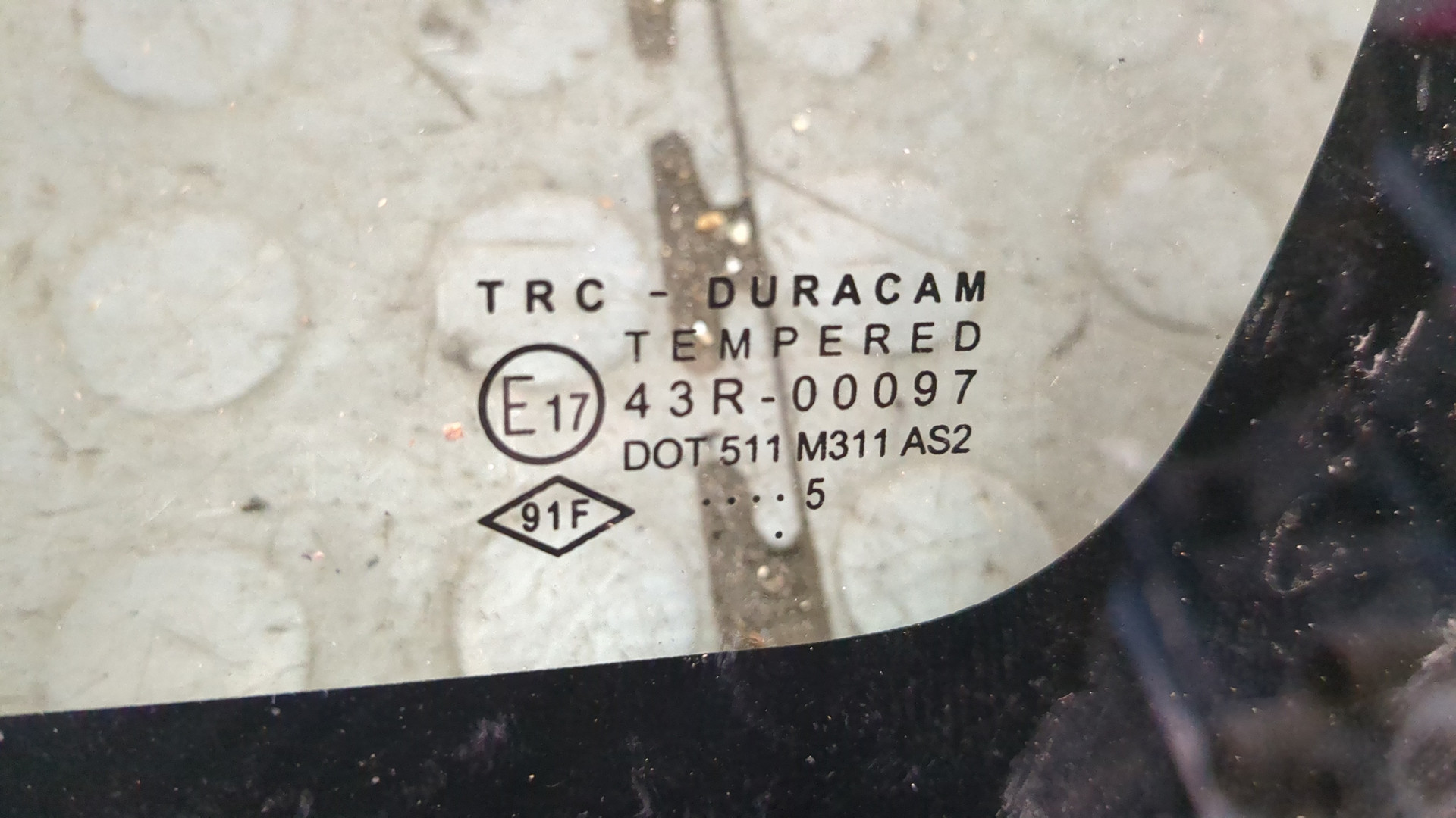 Стекло кузовное глухое правое