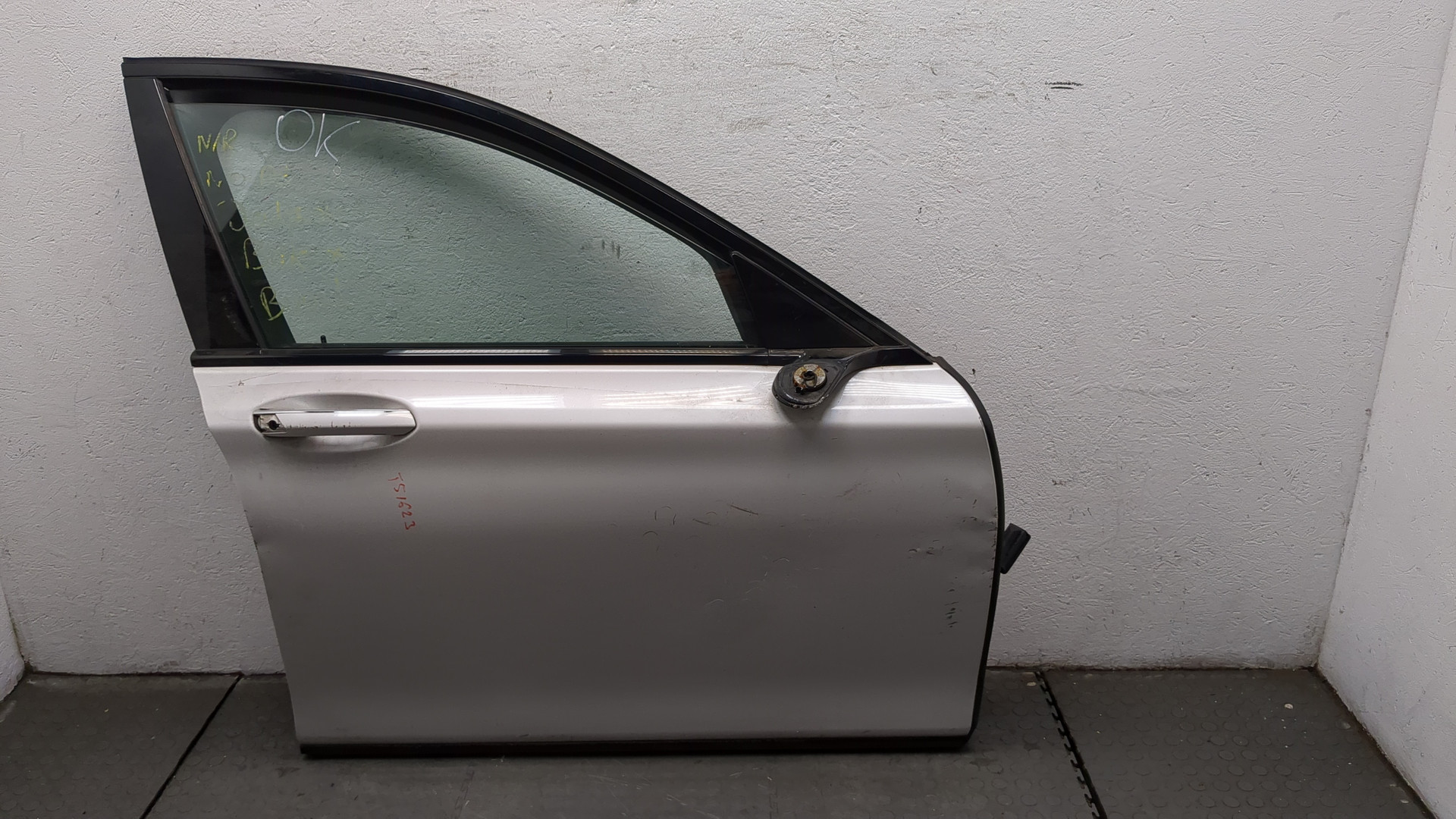 Дверь передняя правая