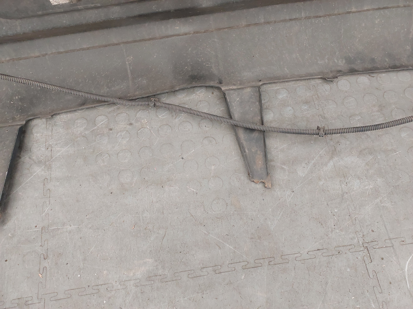 Бампер задний