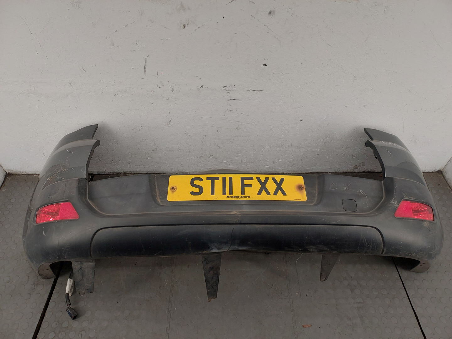 Бампер задний