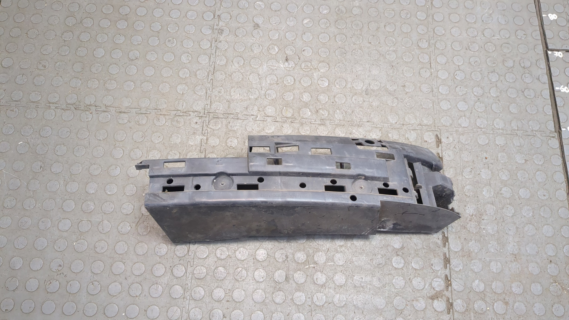 Усилитель переднего бампера