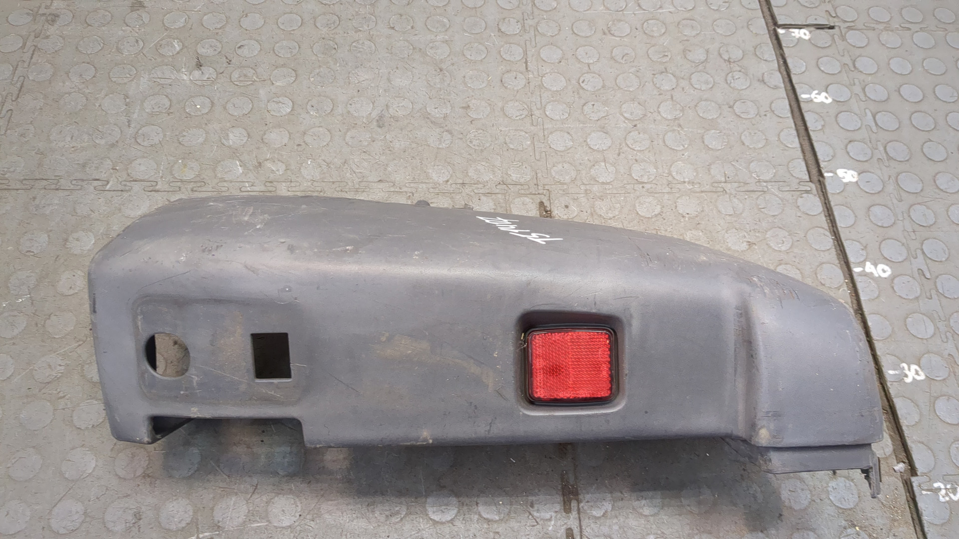 Накладка заднего бампера правая