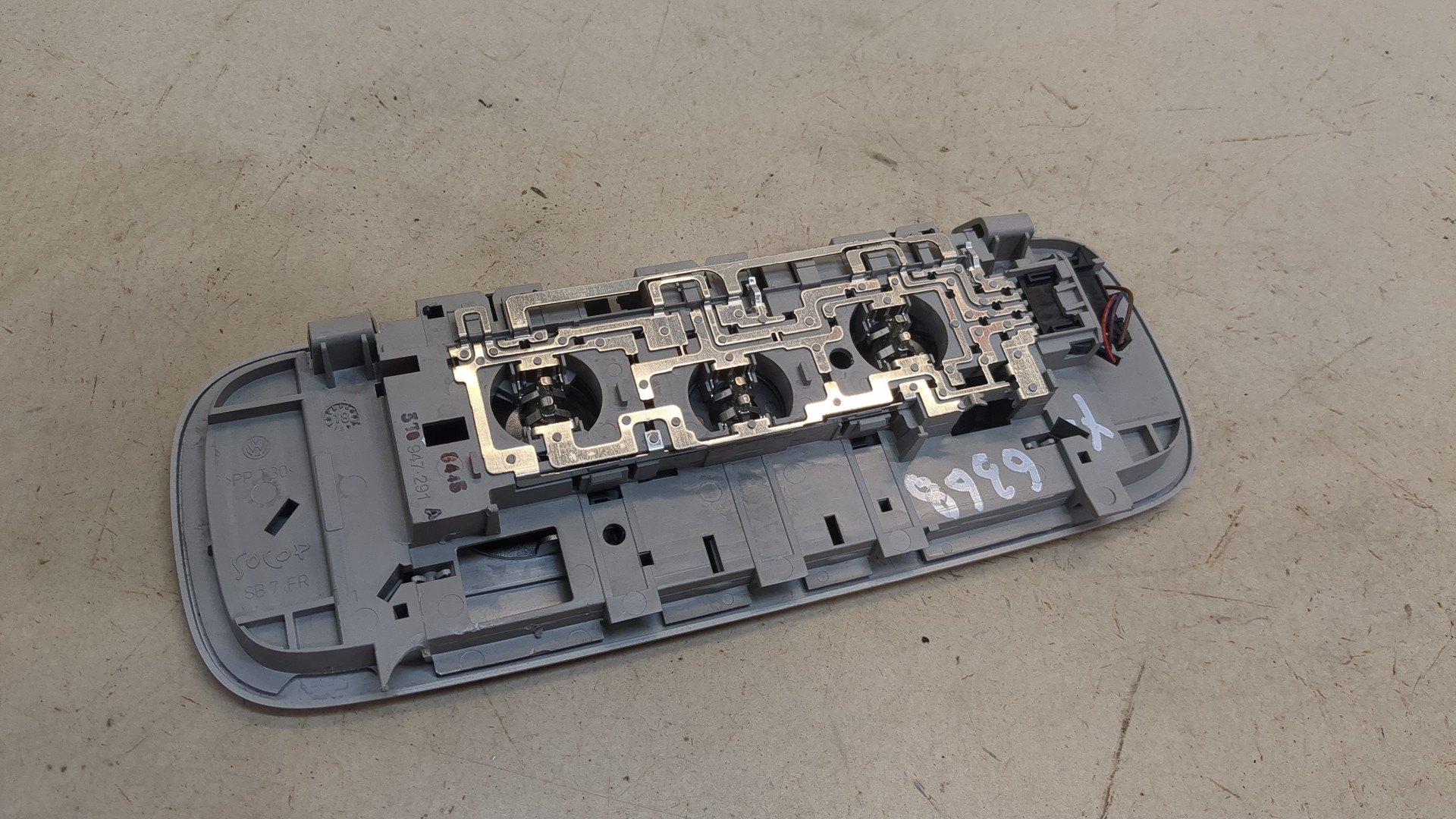 Плафон салонный