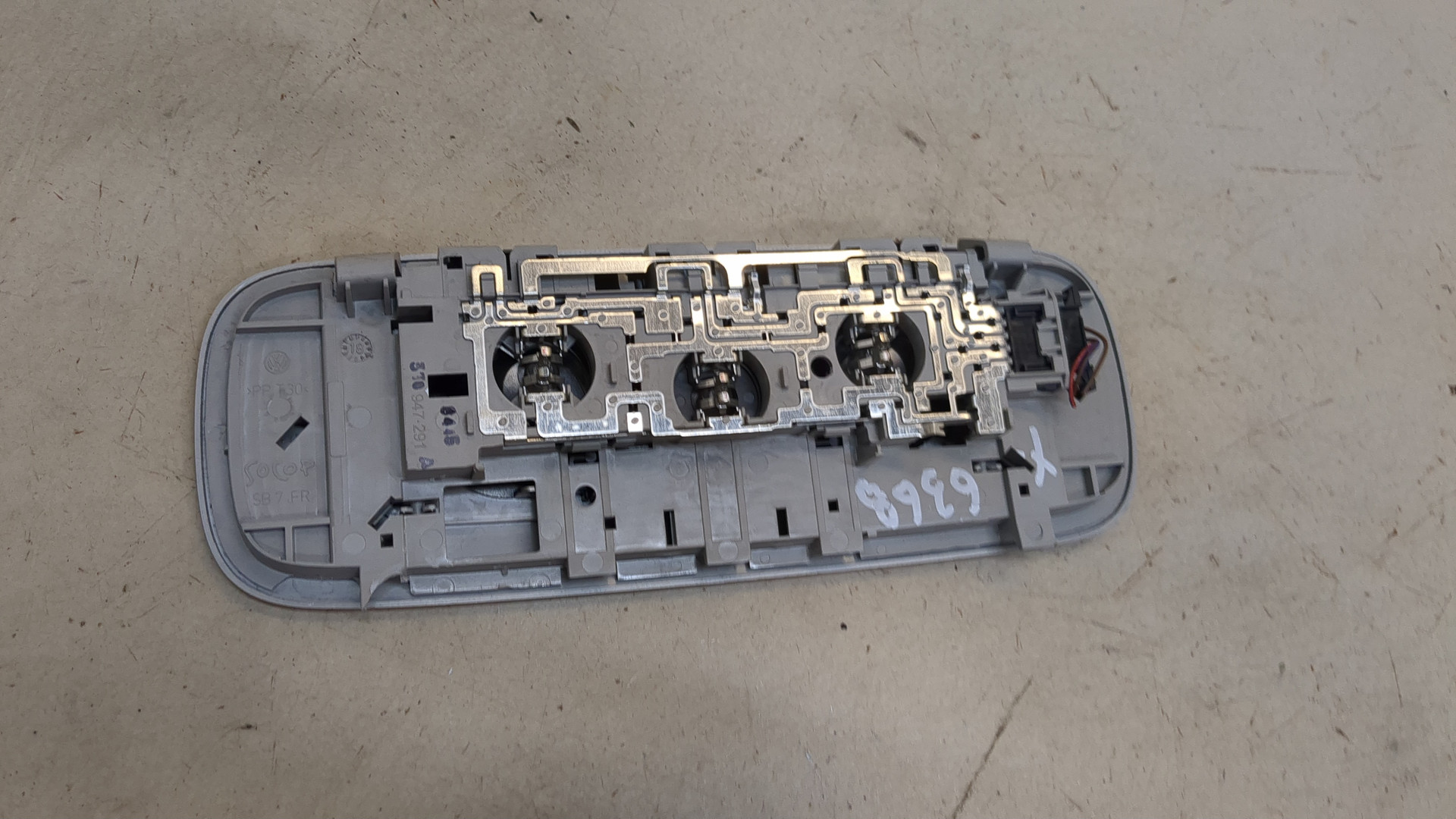 Плафон салонный