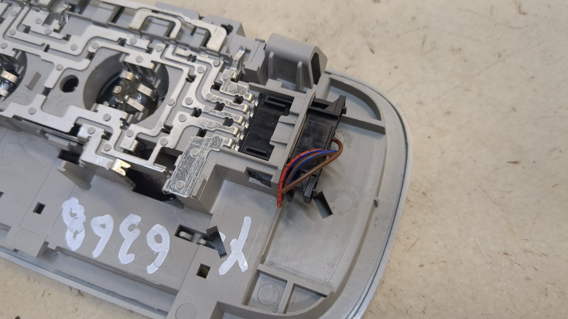 Плафон салонный