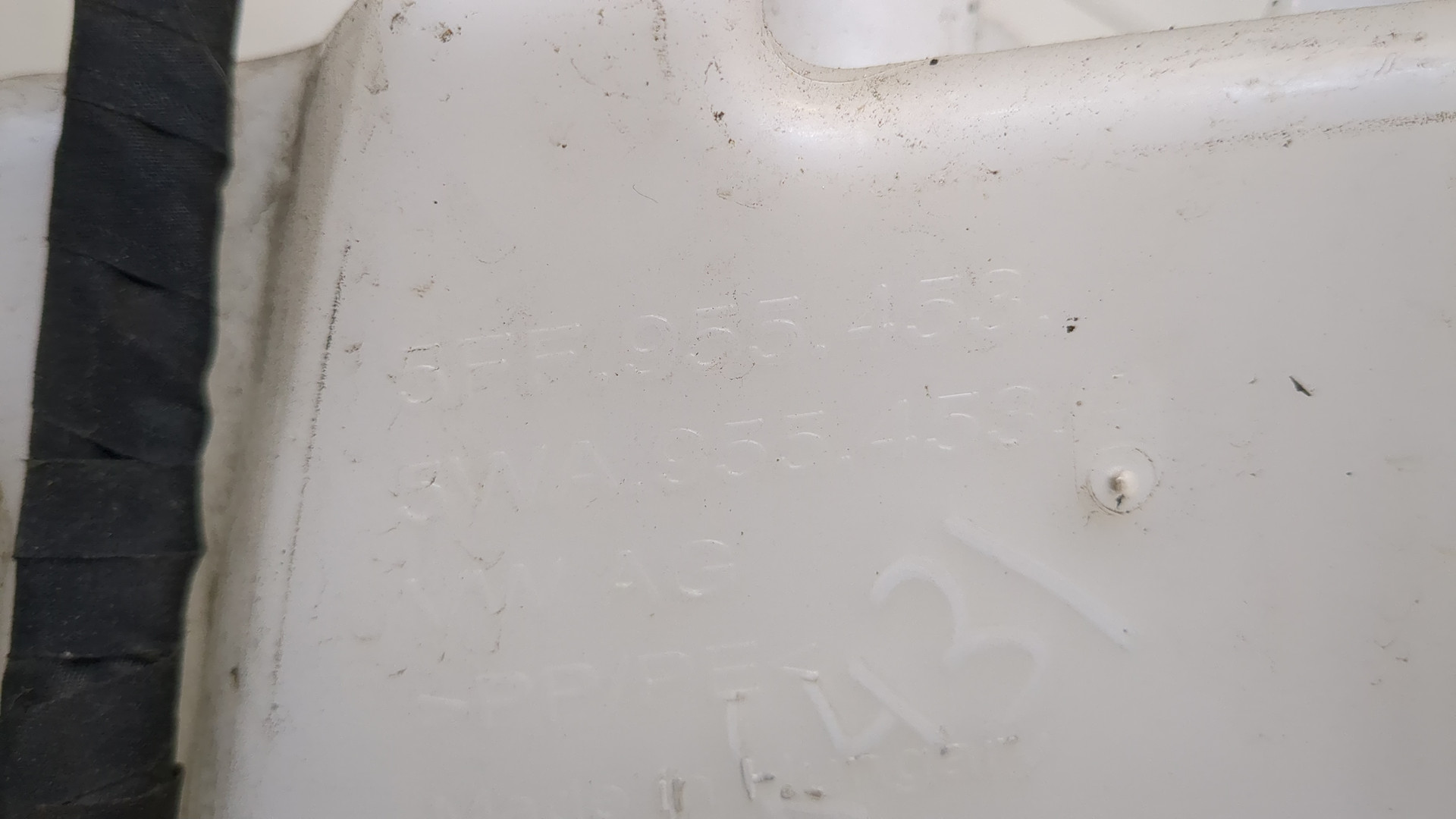 Бачок омывателя лобового стекла