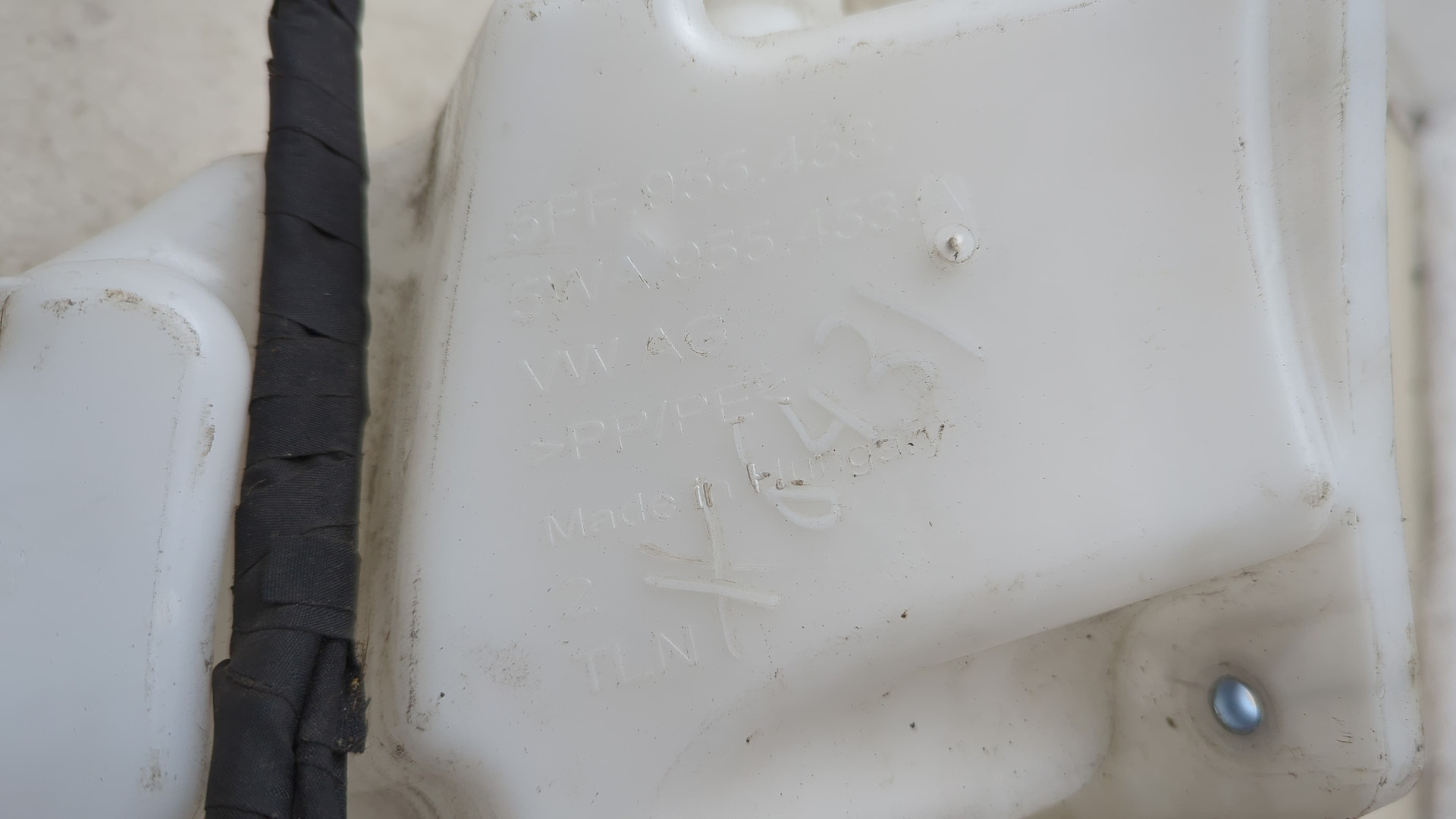 Бачок омывателя лобового стекла