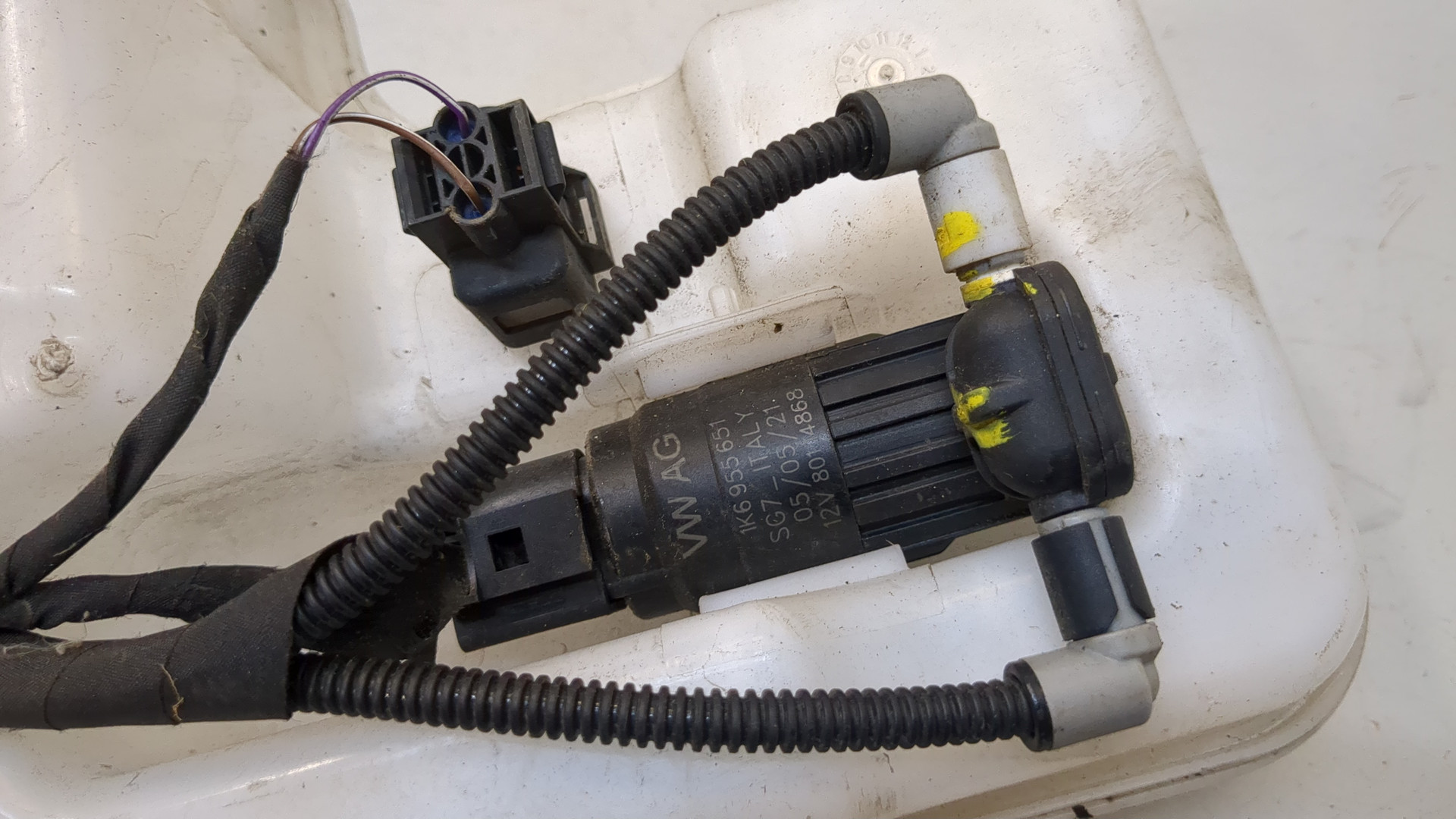 Бачок омывателя лобового стекла