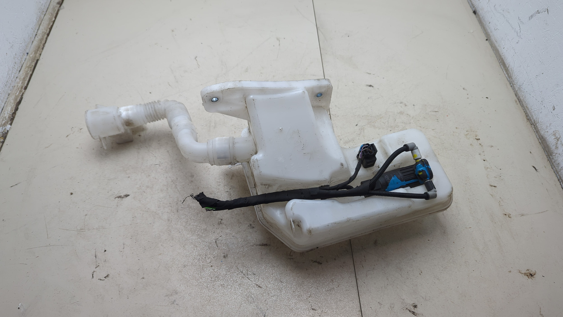 Бачок омывателя лобового стекла