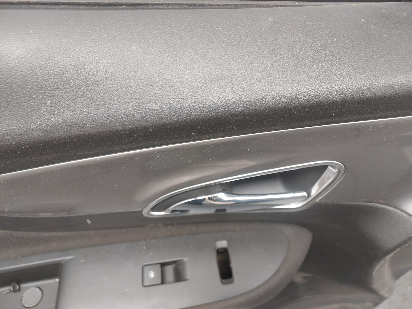 Дверь передняя левая