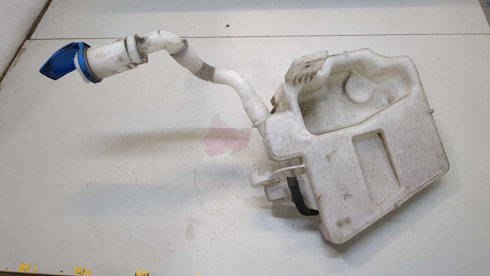 Бачок омывателя лобового стекла