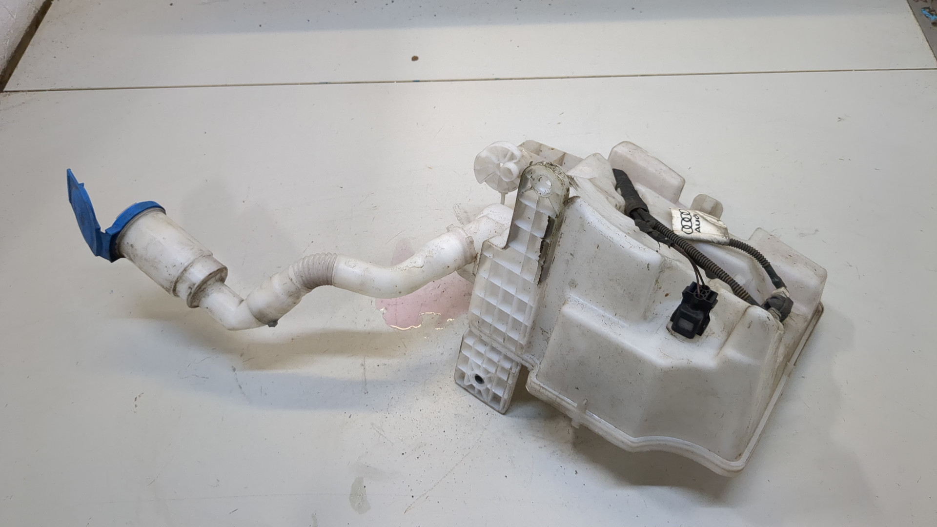 Бачок омывателя лобового стекла