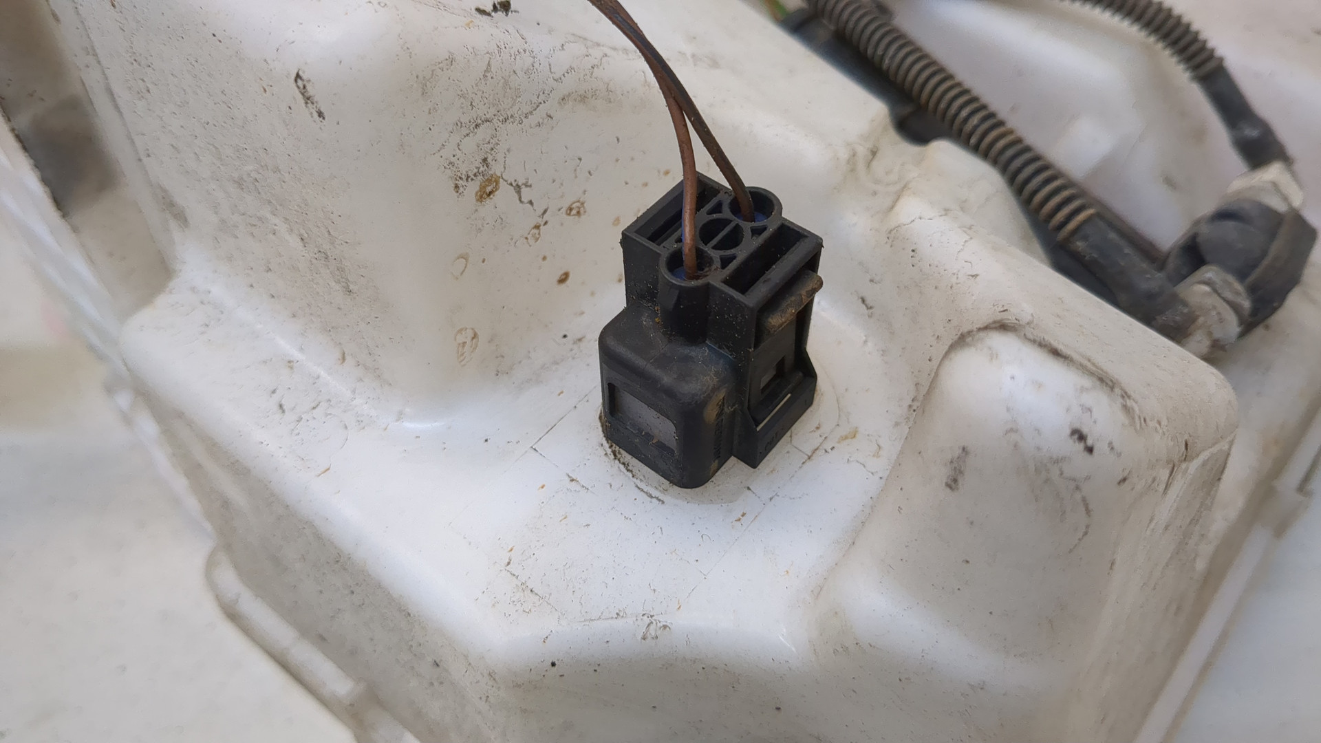 Бачок омывателя лобового стекла