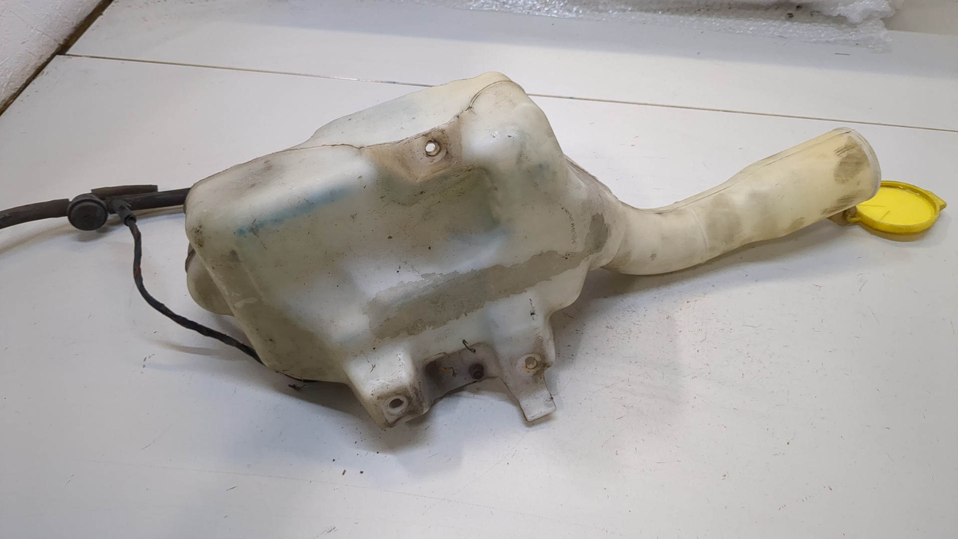 Бачок омывателя лобового стекла