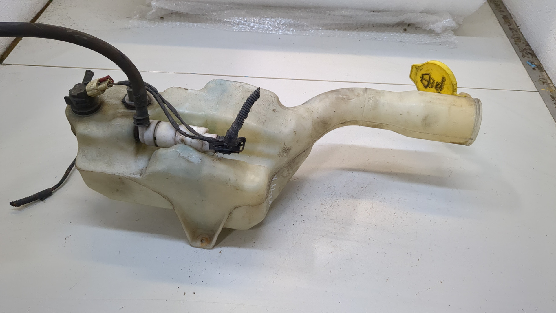 Бачок омывателя лобового стекла