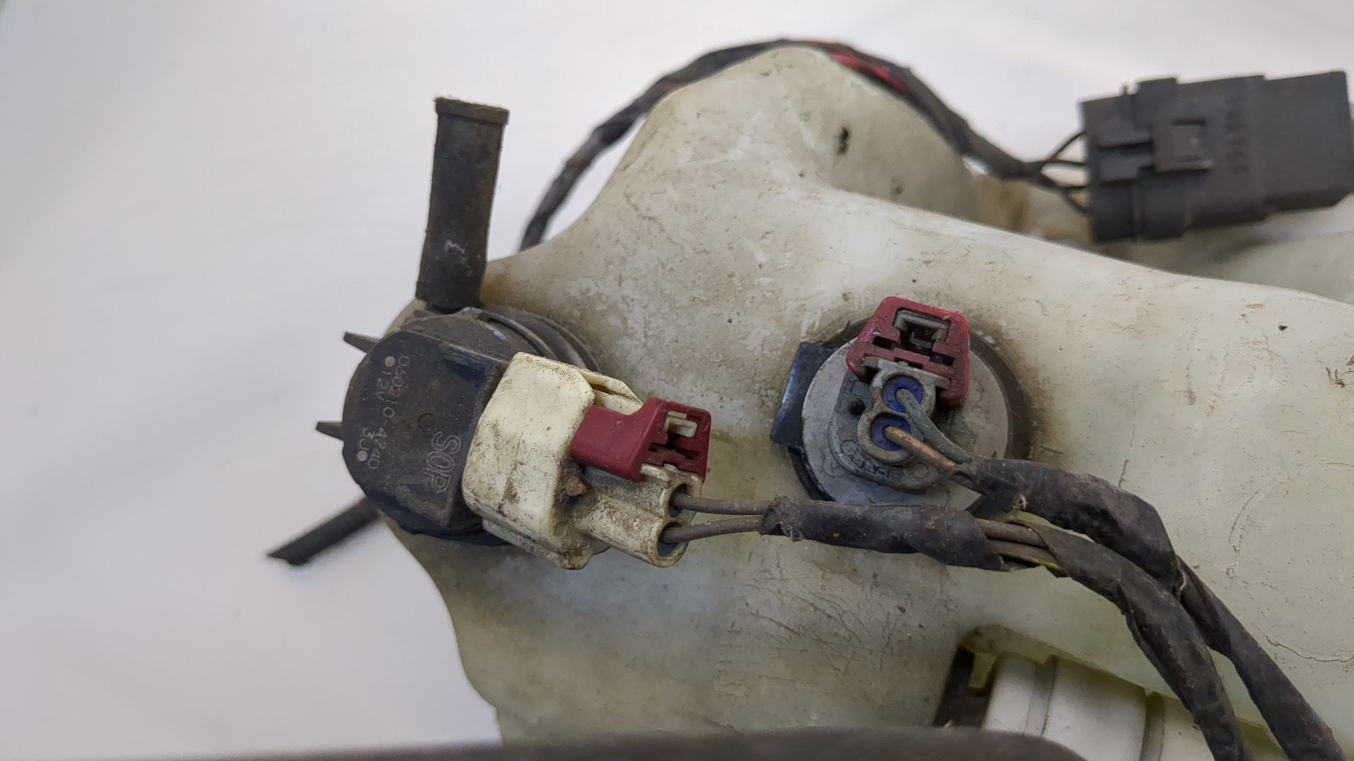 Бачок омывателя лобового стекла