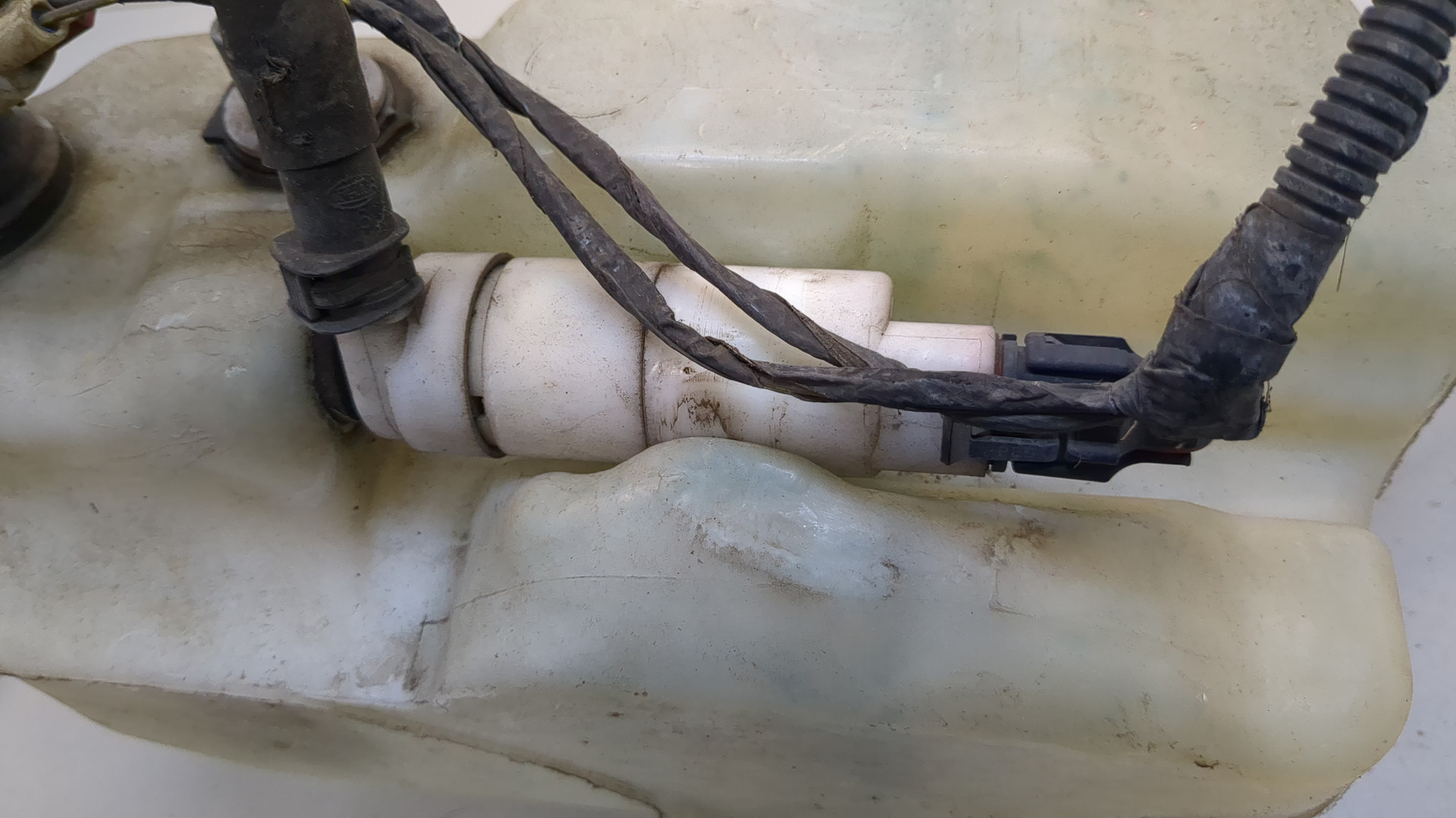 Бачок омывателя лобового стекла