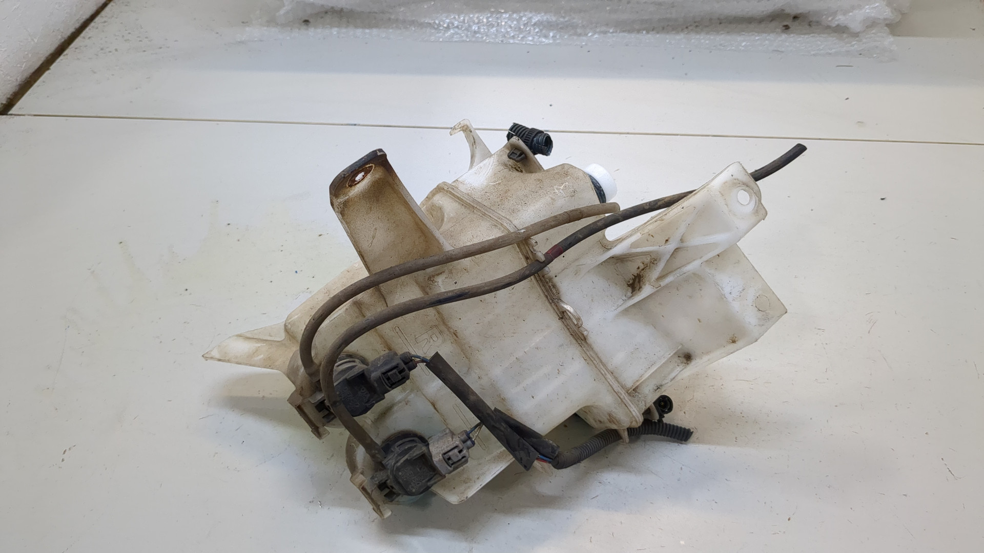 Бачок омывателя лобового стекла