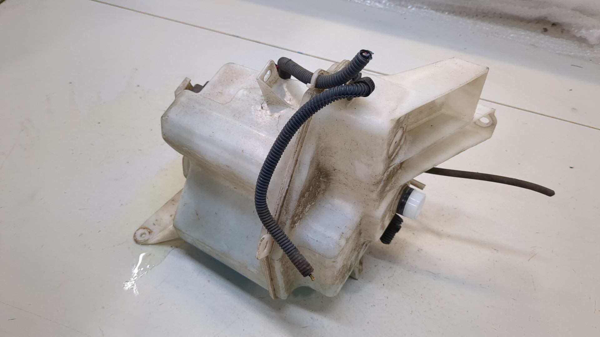 Бачок омывателя лобового стекла