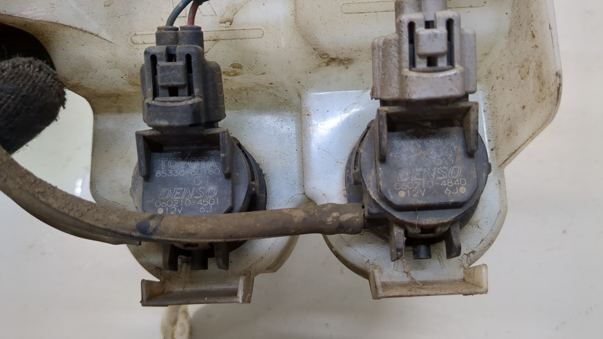 Бачок омывателя лобового стекла