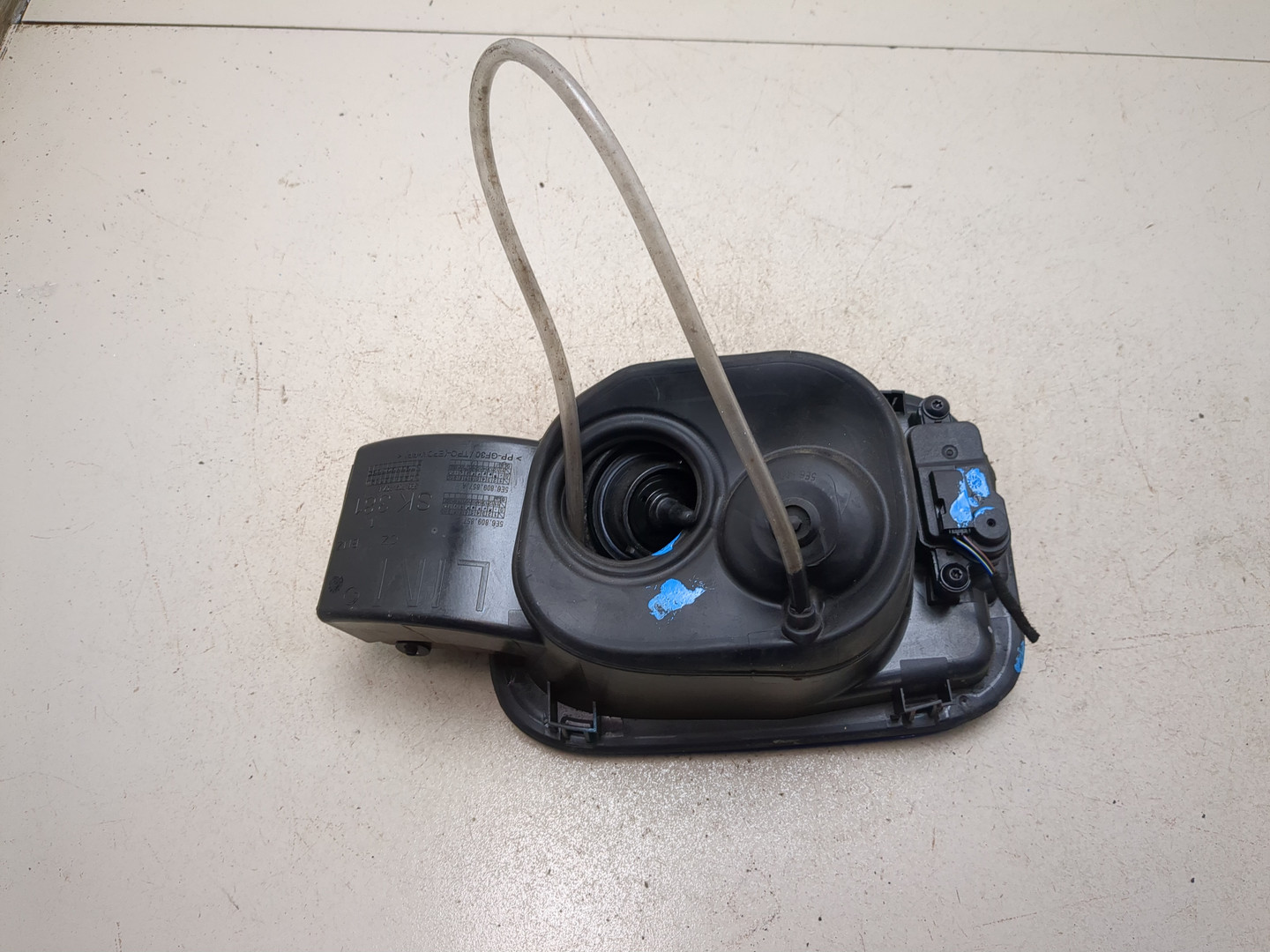 Лючок бензобака