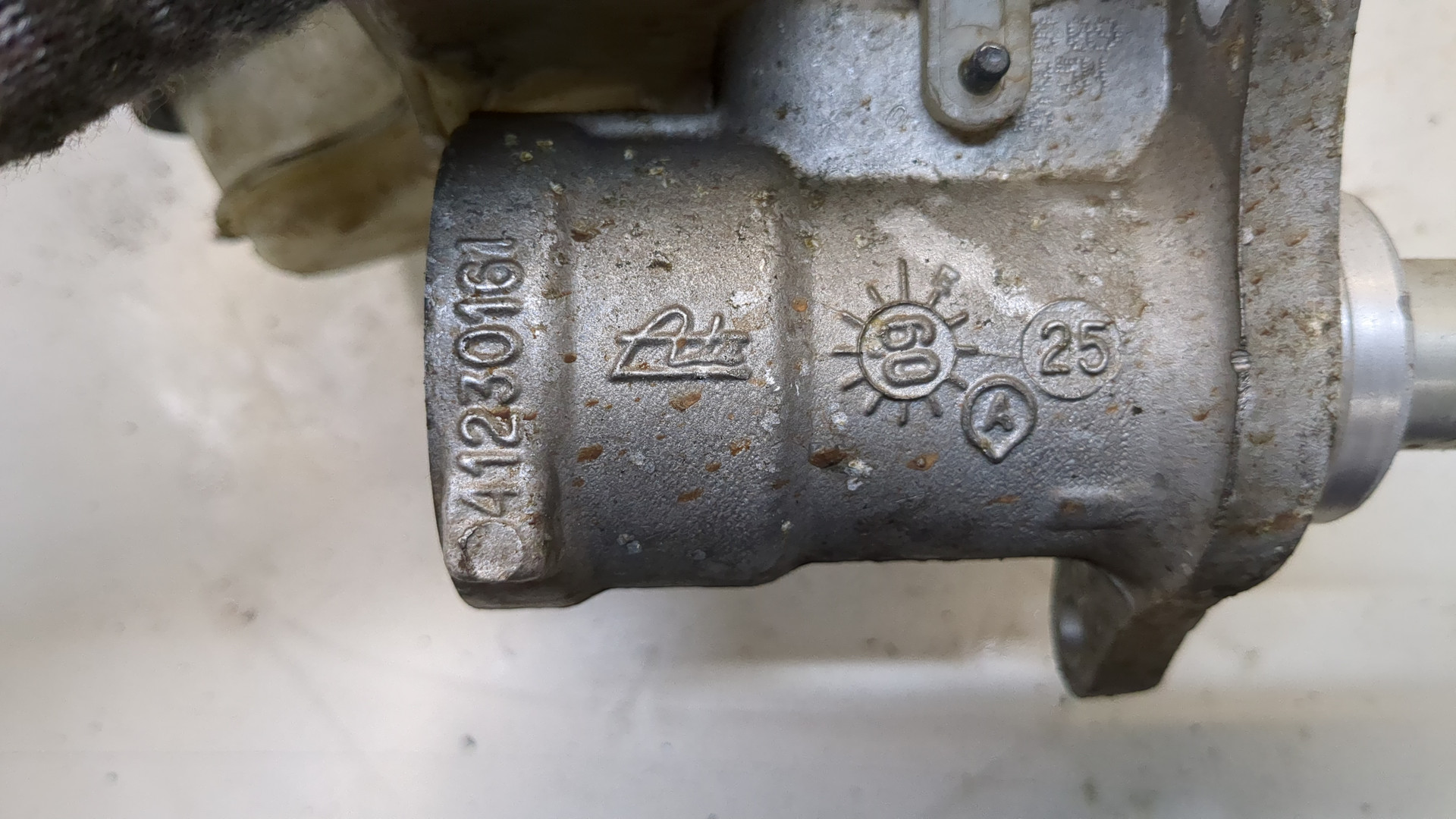 Цилиндр тормозной главный