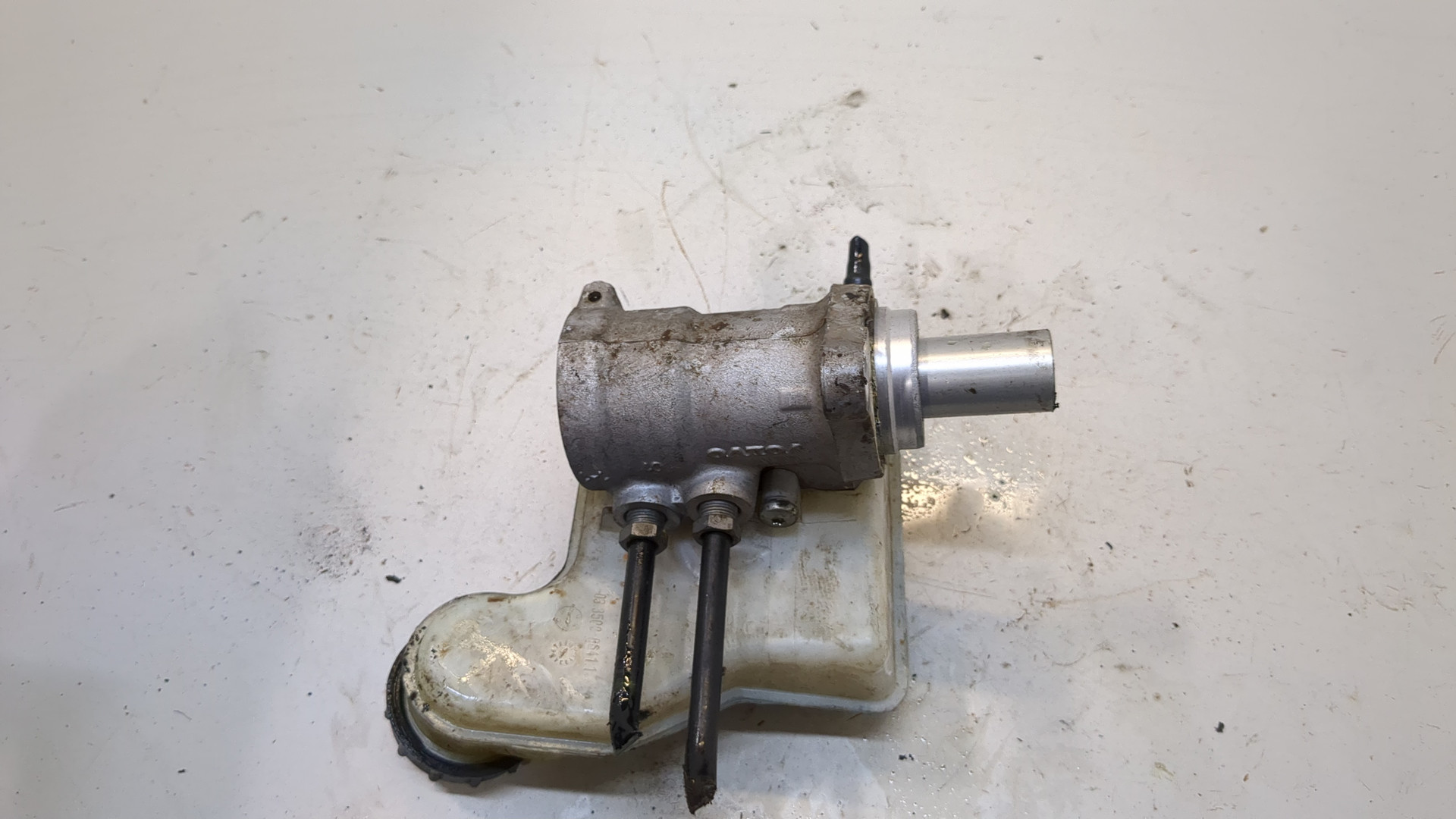 Цилиндр тормозной главный