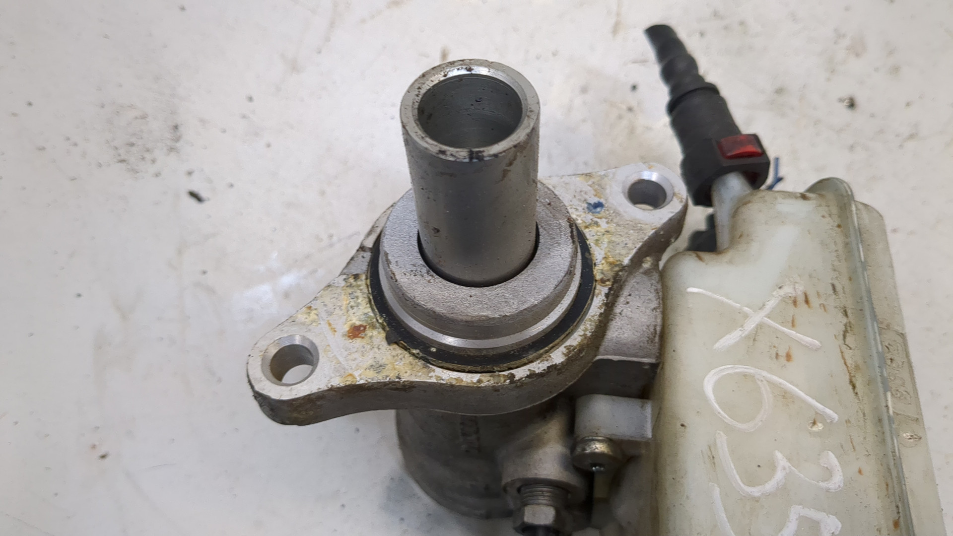 Цилиндр тормозной главный