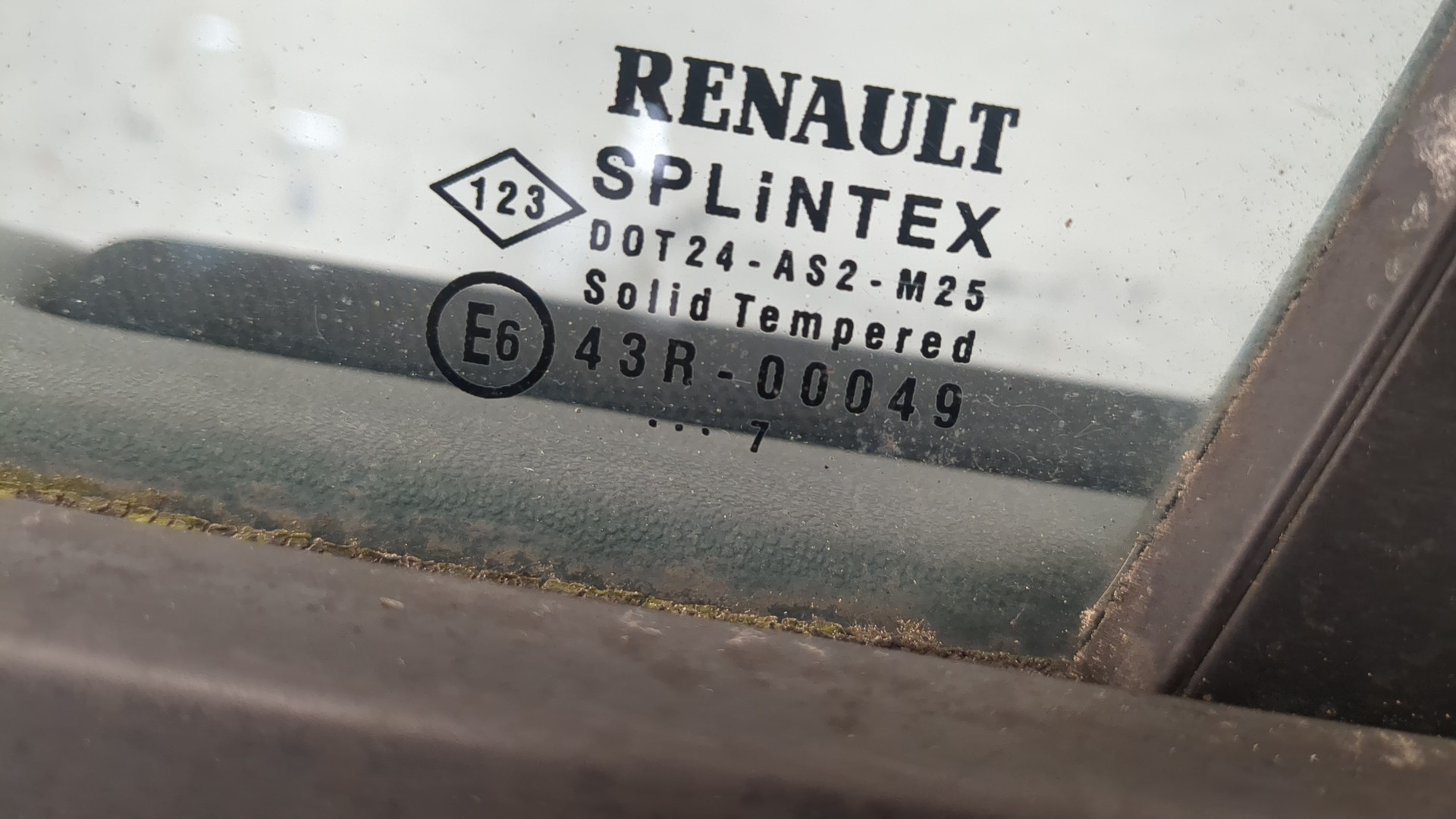 Дверь передняя левая