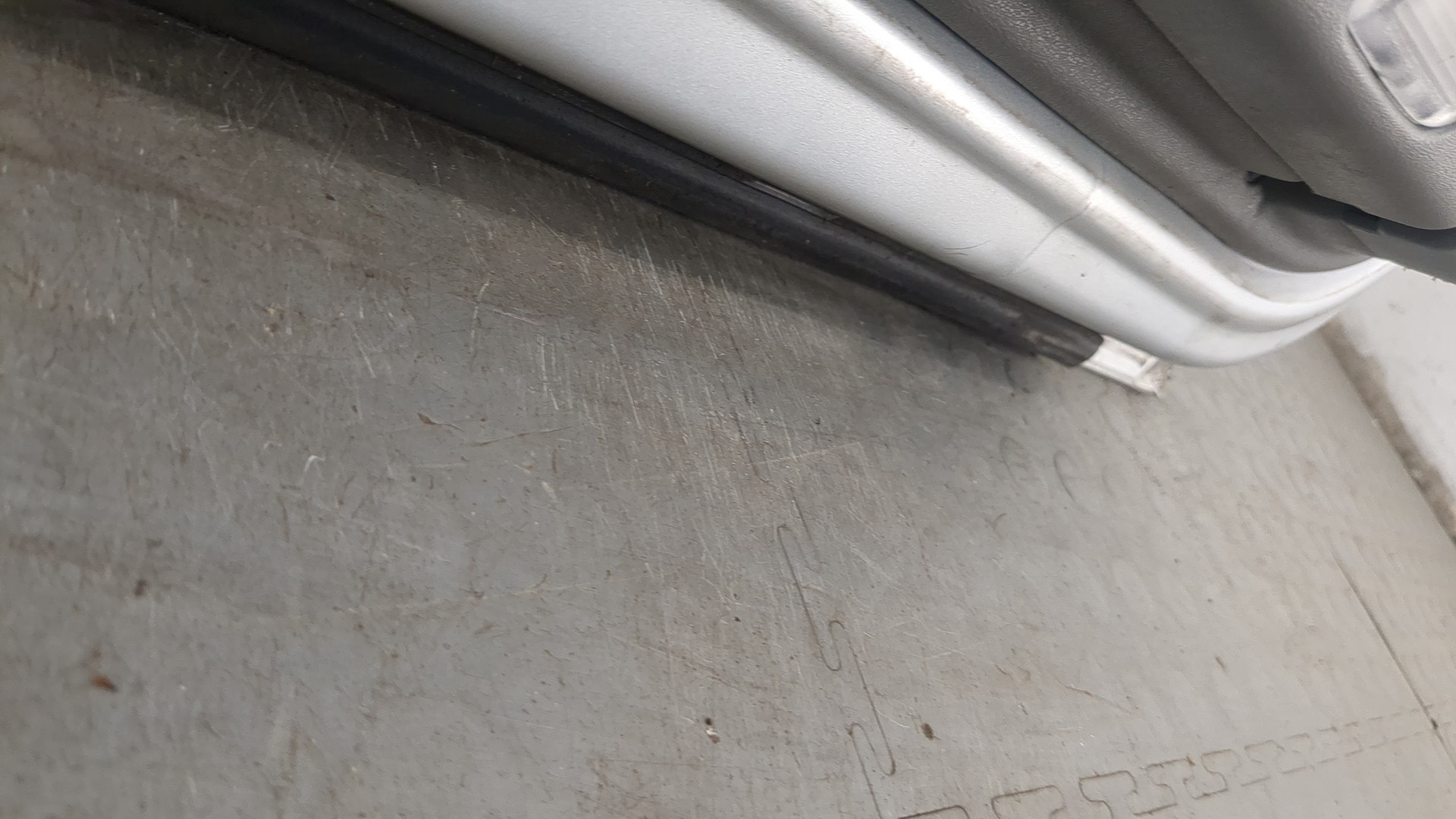 Дверь передняя левая