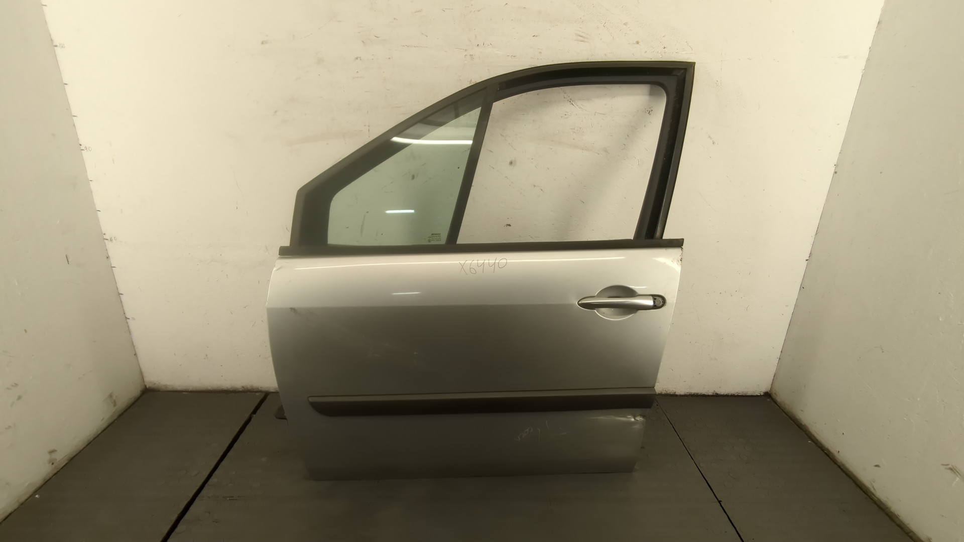 Дверь передняя левая