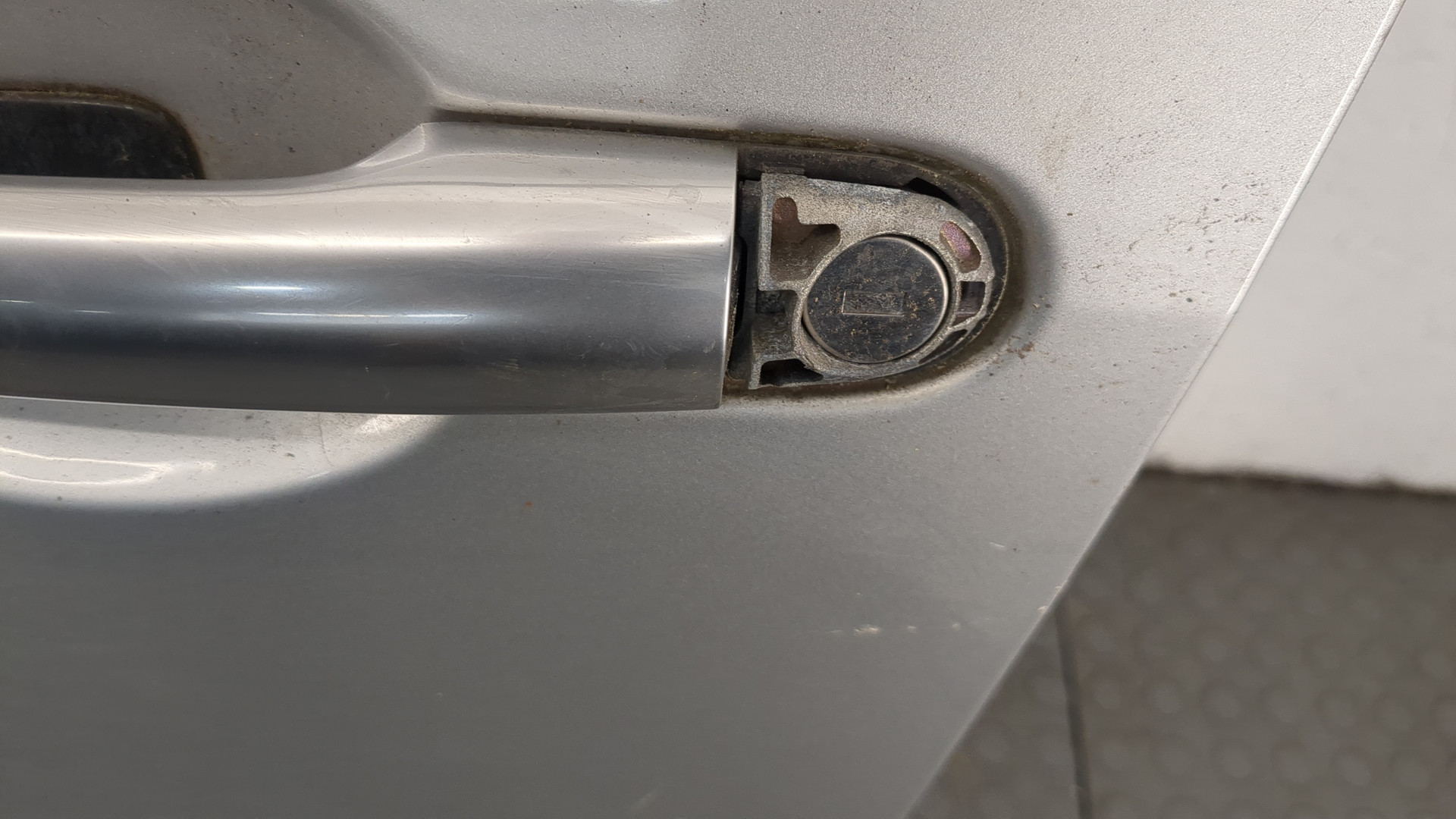 Дверь передняя левая