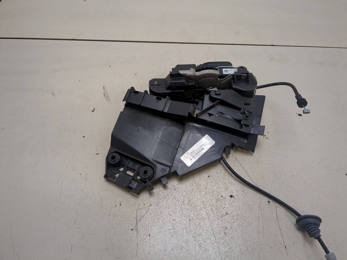 Замок двери задней правой